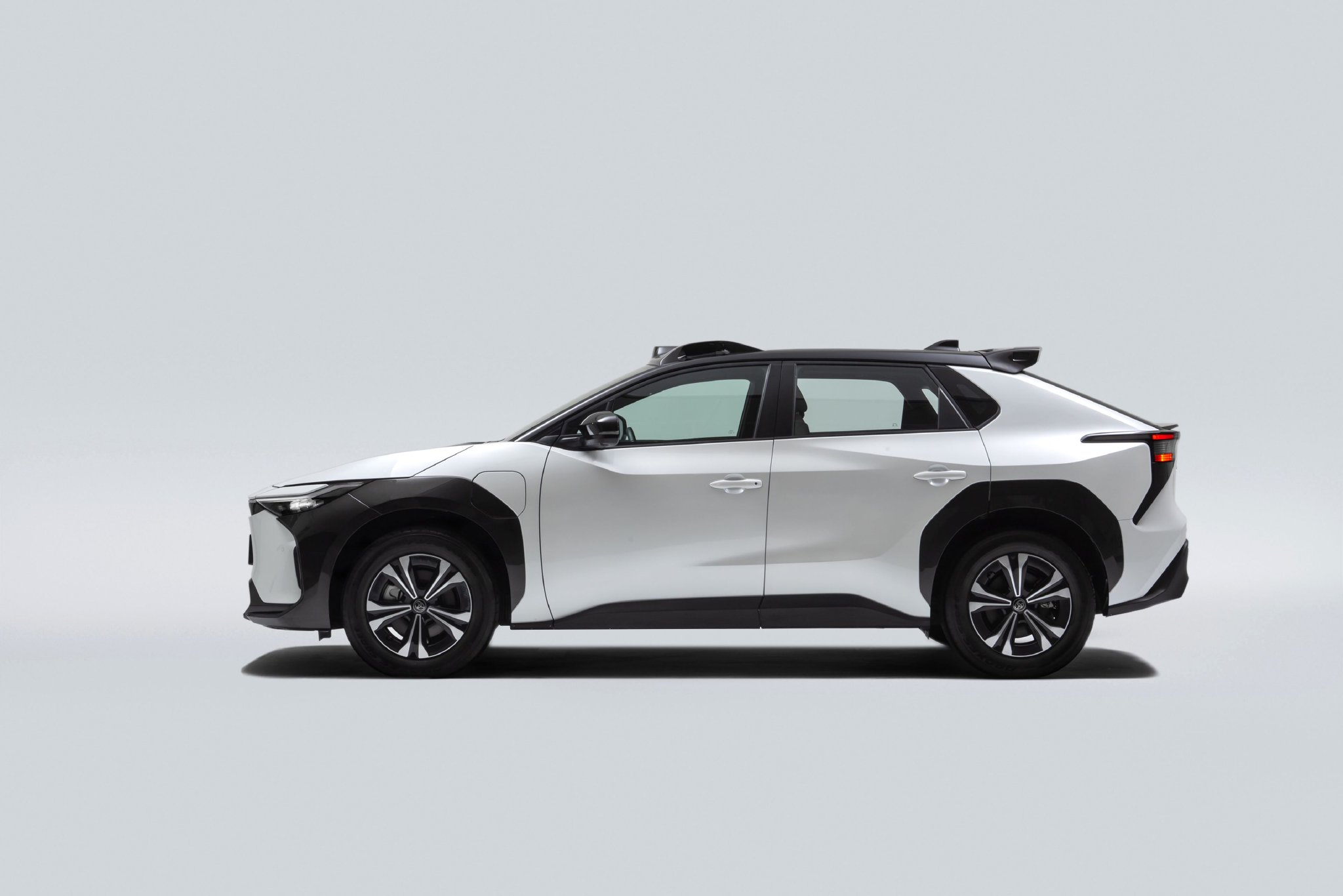 小马智行，进军中东！Robotaxi“三巨头”会师！