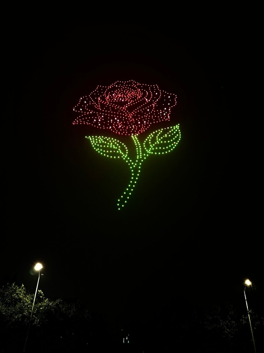 “愿旺成真 童趣无限”旺旺庆六一儿童节，上演无人机摩天轮光影盛宴