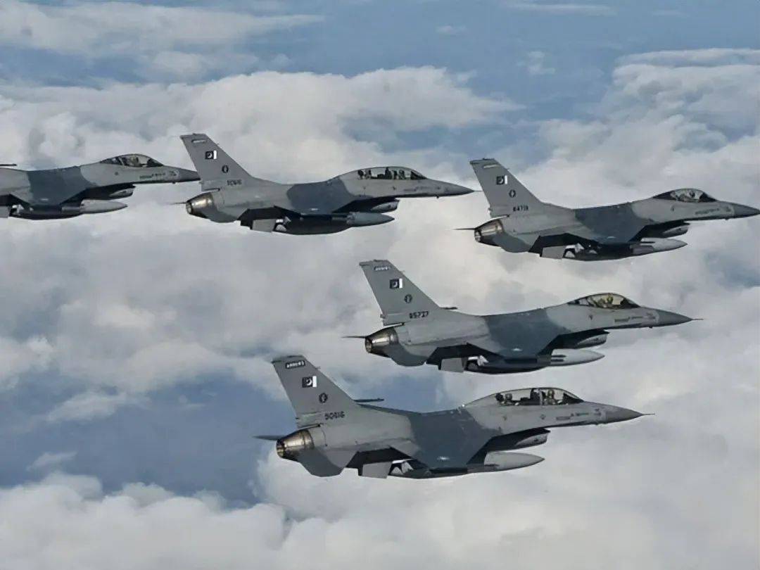 印度军方首次直接承认：印战机在印巴冲突中被击落