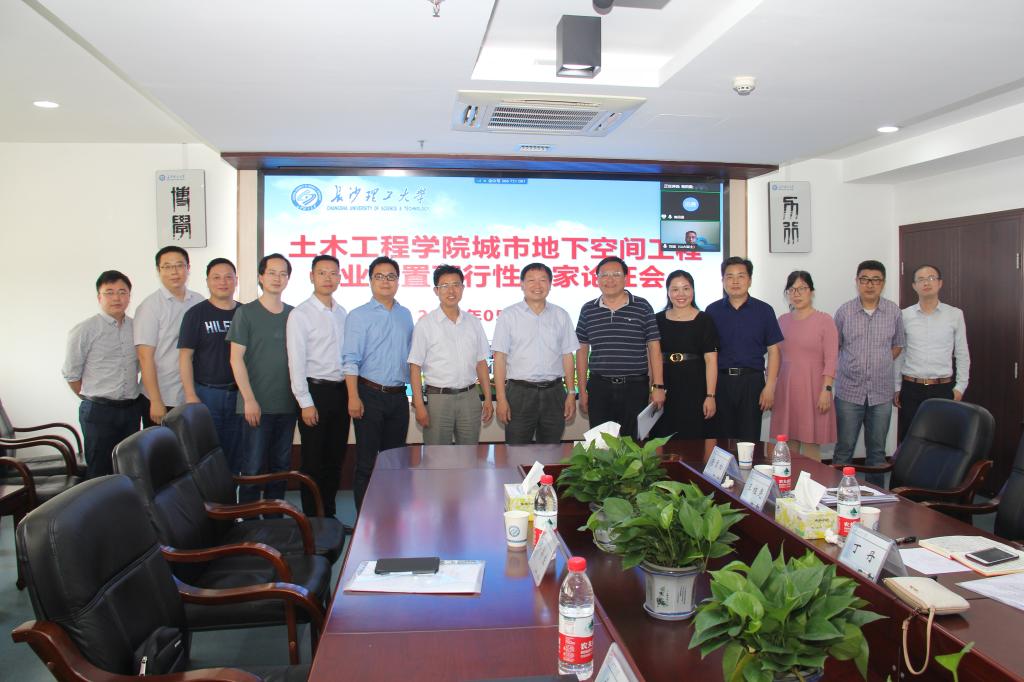 精华制药：公司仍在进行项目前期可行性方案论证等工作