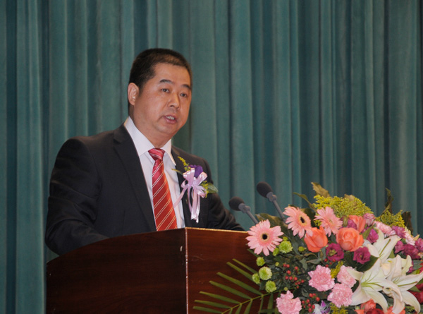 齐峰新材(002521.SZ)：选举李安东为董事长