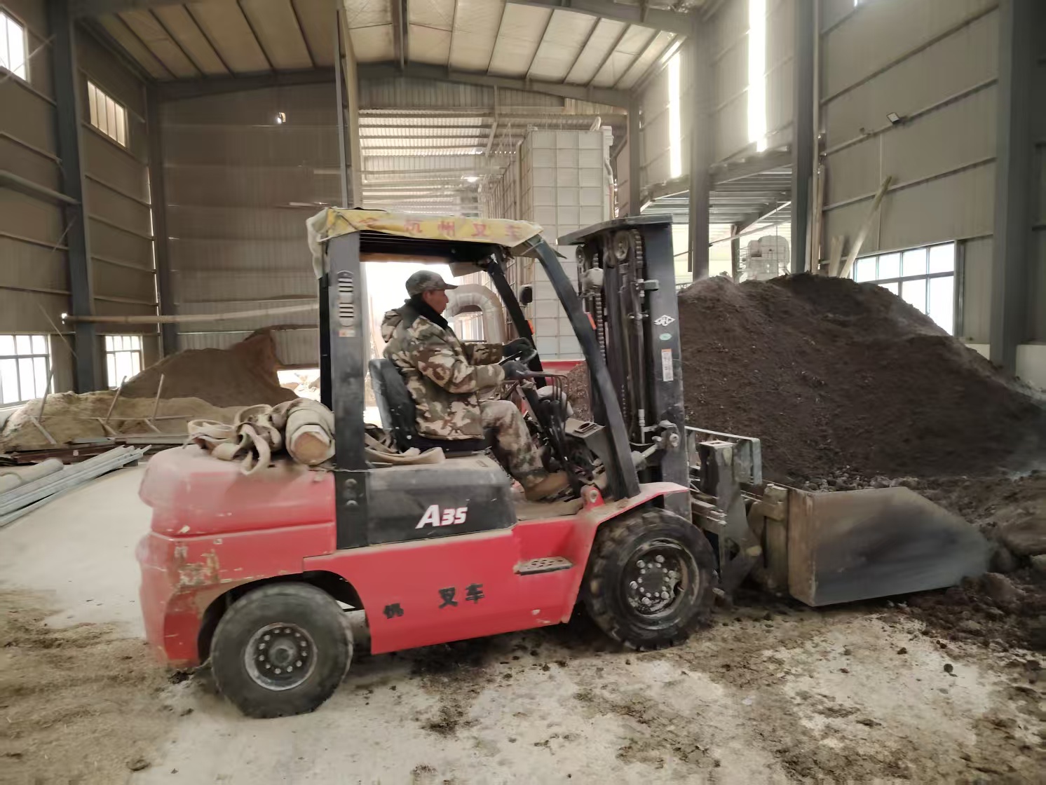 下游市场低迷重创“饲料”主业，新业务难挑大梁，粤海饲料近十年首现亏损