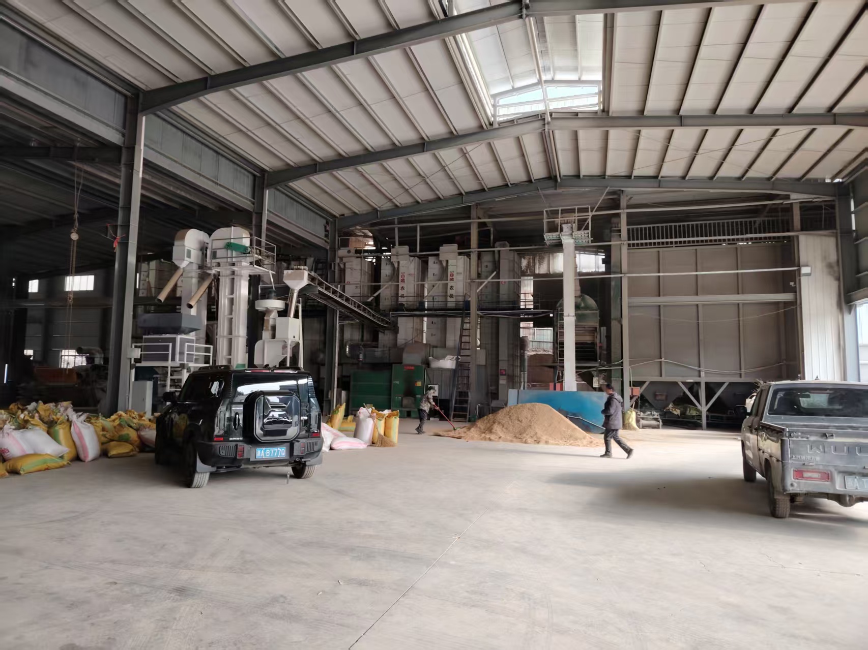 下游市场低迷重创“饲料”主业，新业务难挑大梁，粤海饲料近十年首现亏损