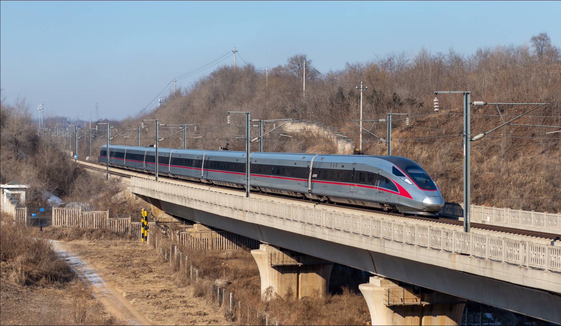 神州高铁：公司的产品主要用于轨道交通行业领域