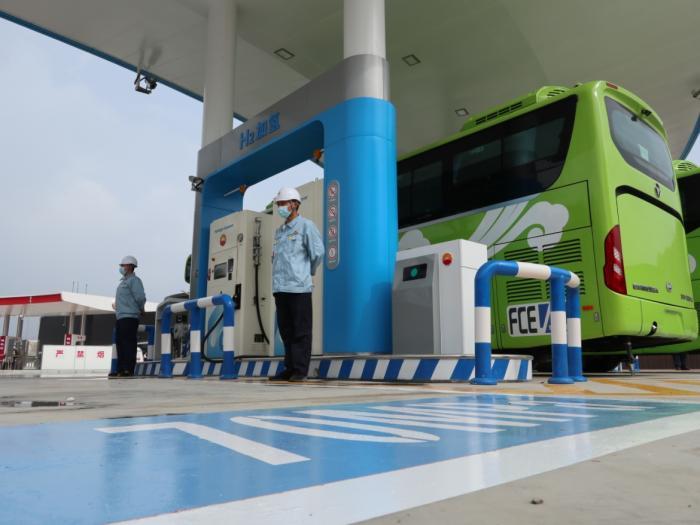 尼银行在首都网点投运新充电站以便利客户