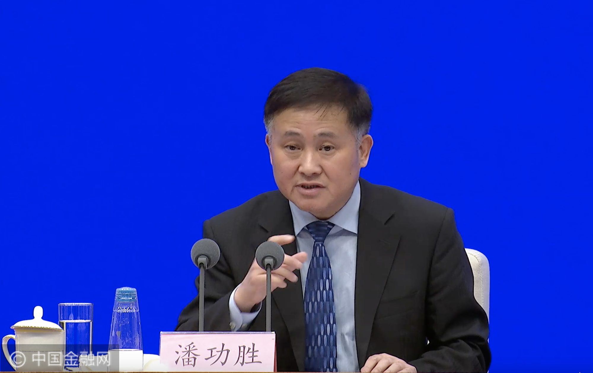 央行行长潘功胜：货币政策框架的转型是渐进、持续的过程 未来将不断评估和完善