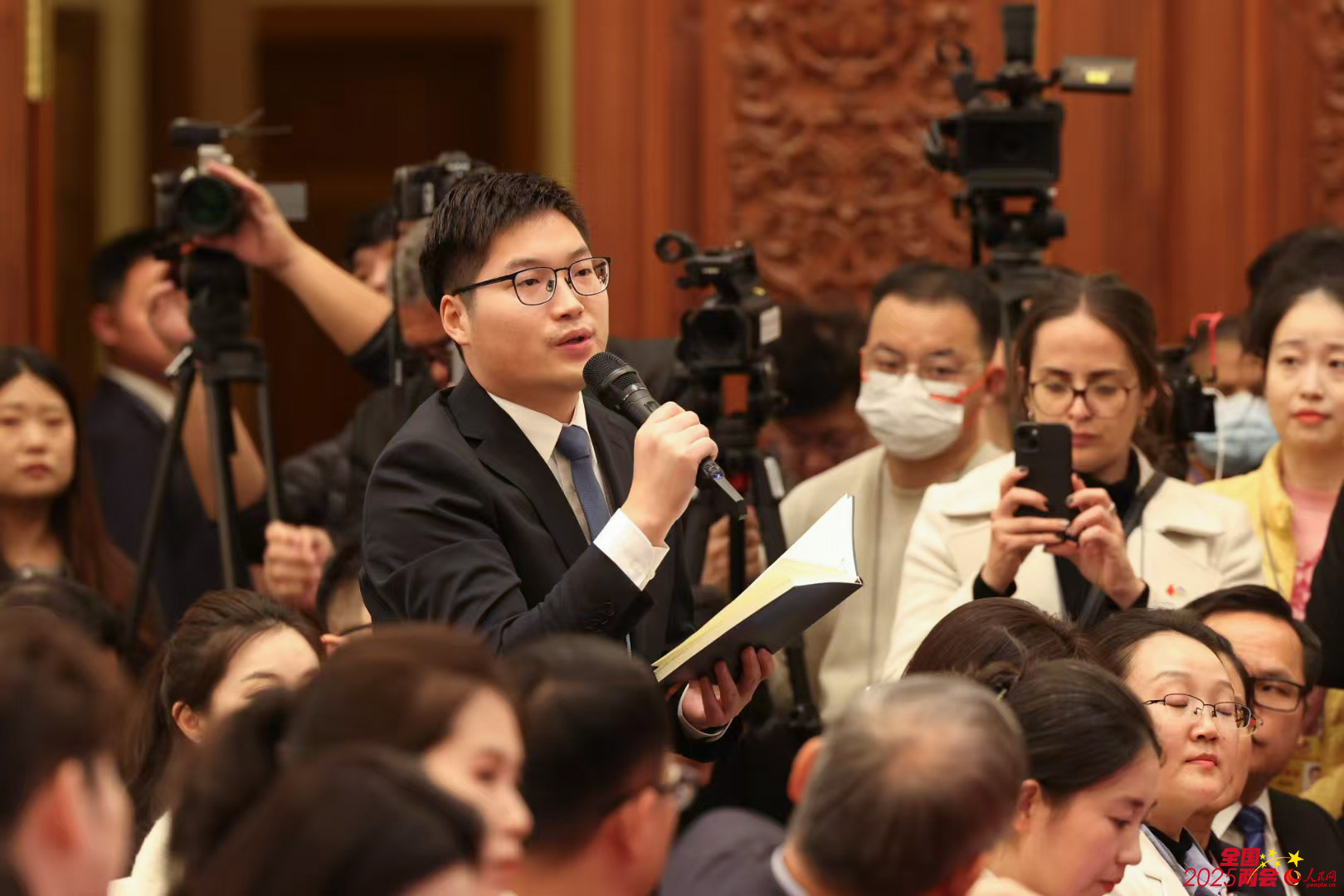 今日看点｜十四届全国人大常委会第十六次会议将举行；2025夏季达沃斯论坛将举行