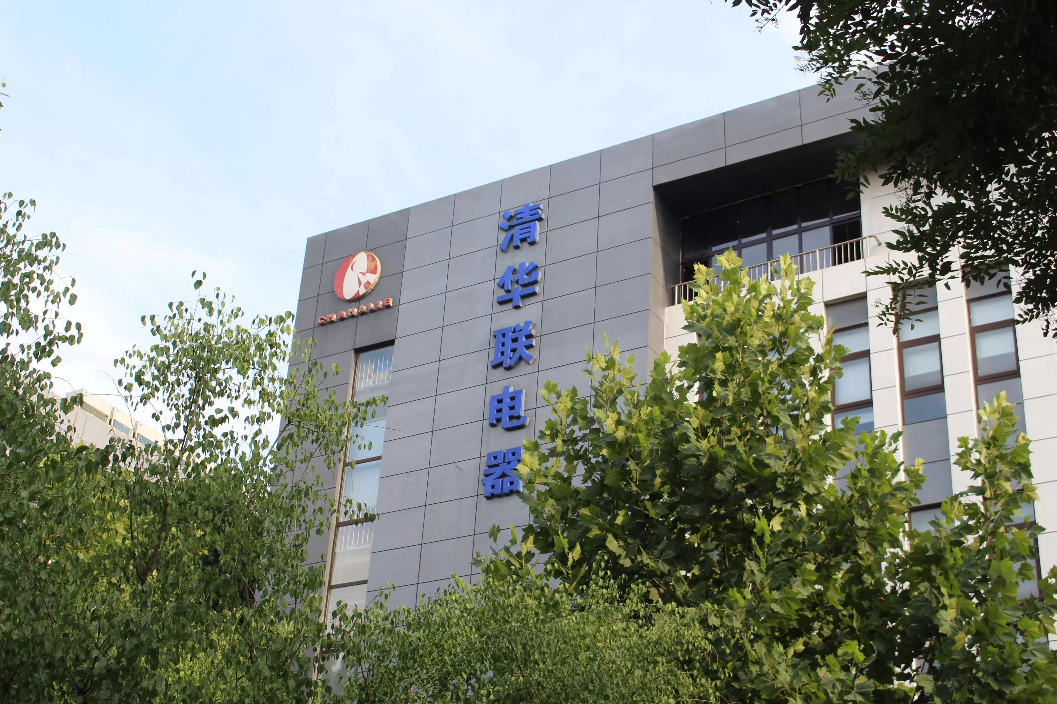 壹连科技：公司是一家集电连接组件研发、设计、生产、销售、服务于一体的产品及解决方案提供商