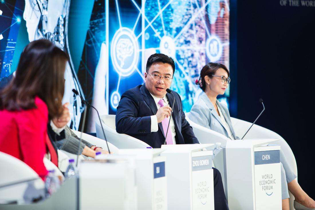 夏季达沃斯论坛｜AI怎么“+”企业？行业大佬这么说