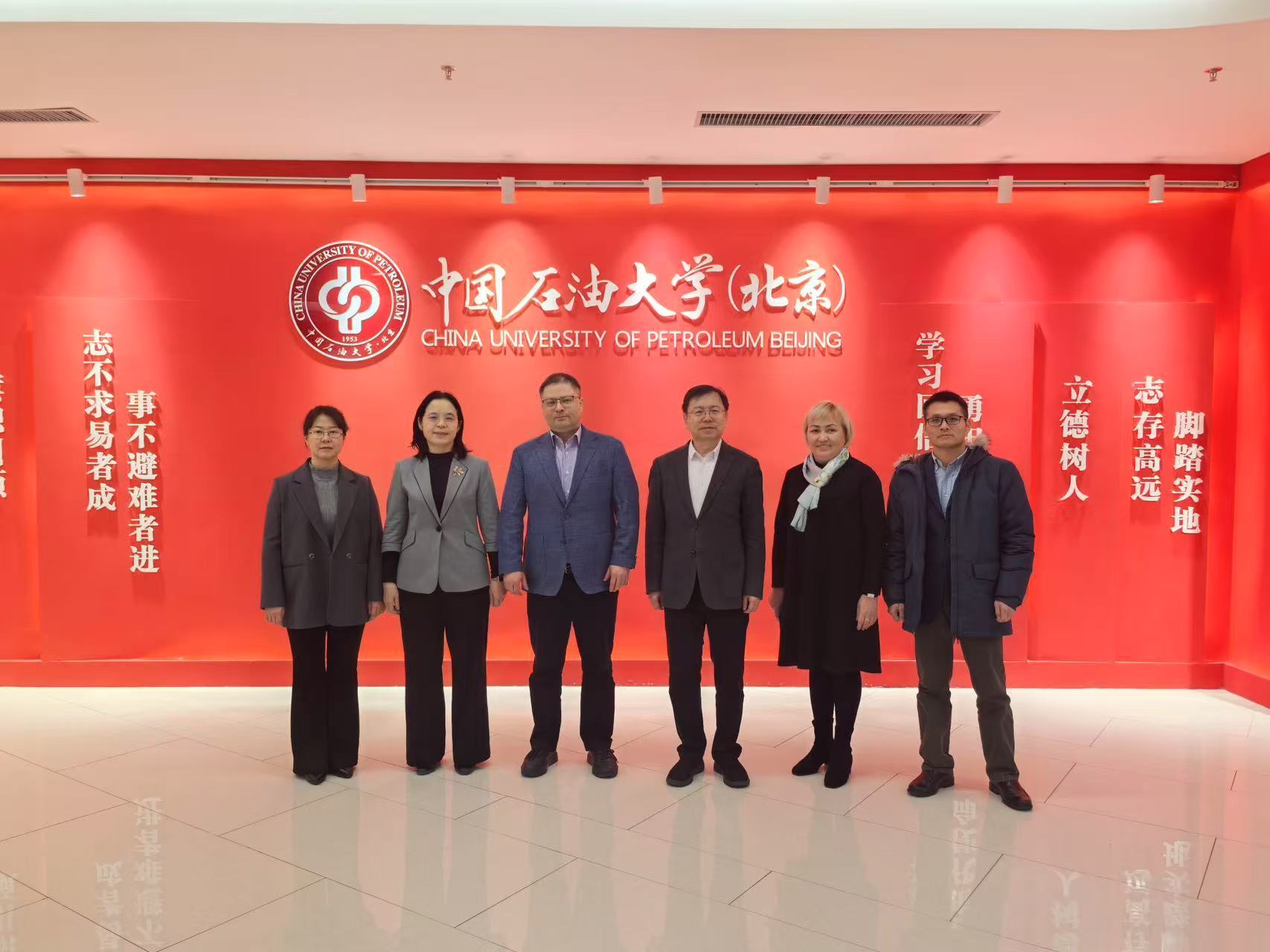于维华参赞会见中国进出口银行工作组一行
