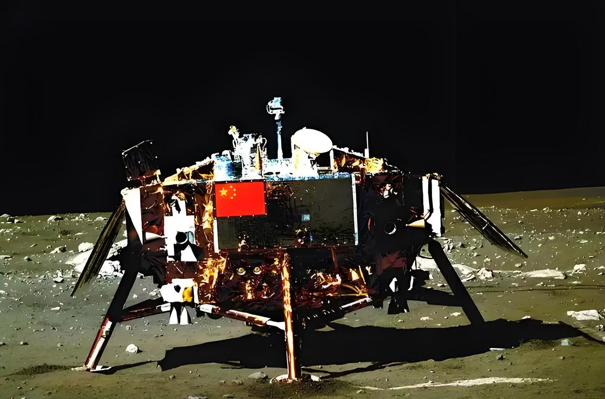 天问二号探测器拍回地月影像图