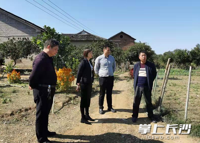 王宏亮参赞赴江苏新泉和深圳壹连工厂调研