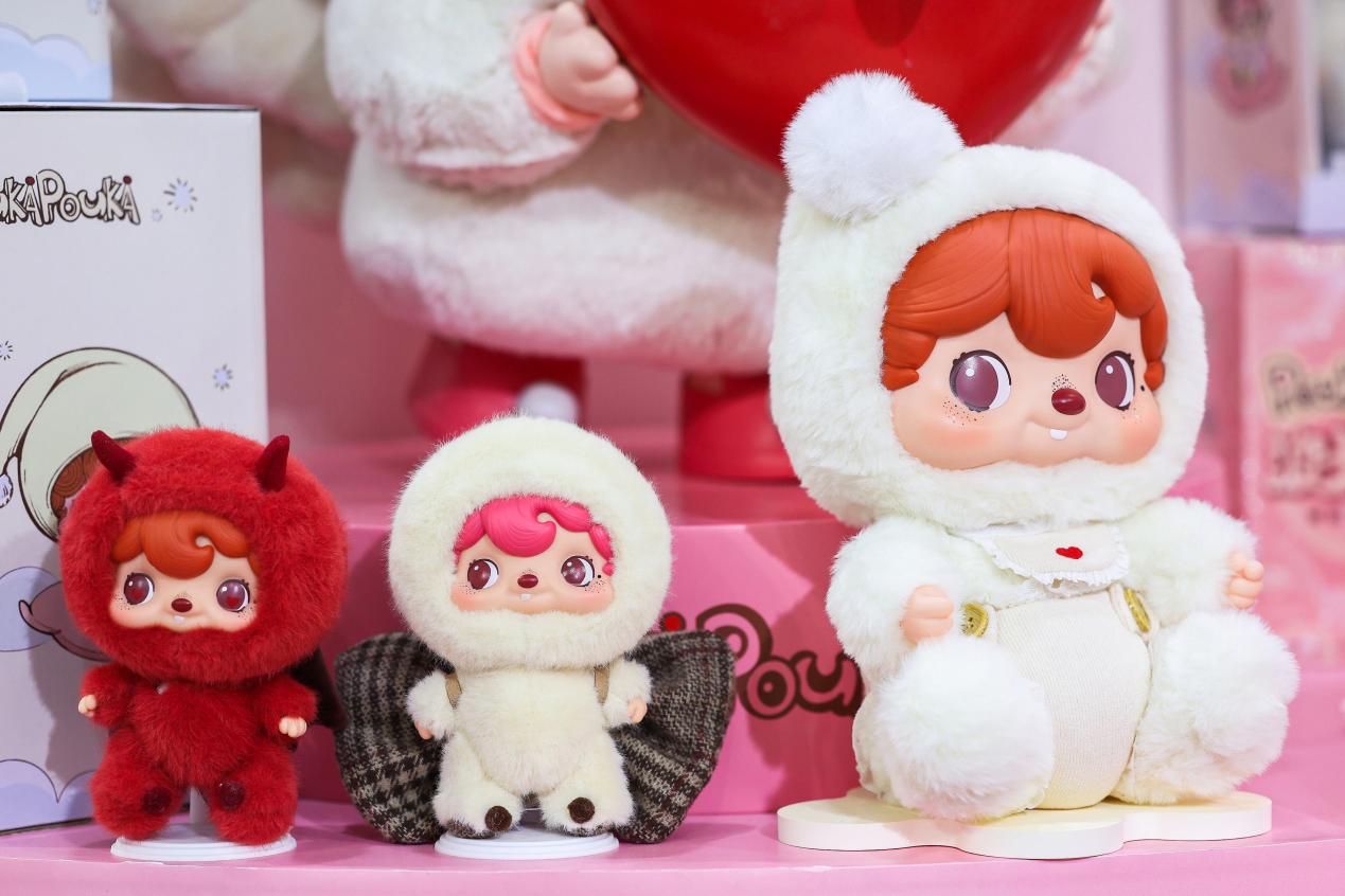 52TOYS旗下IP「NINNIC」新品亮相潮玩卡牌展