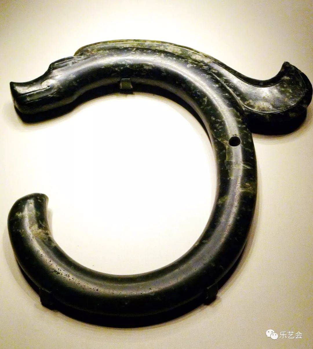 快来看精美的红山文物：玉猪龙玉凤女神头像……｜博物馆巡游