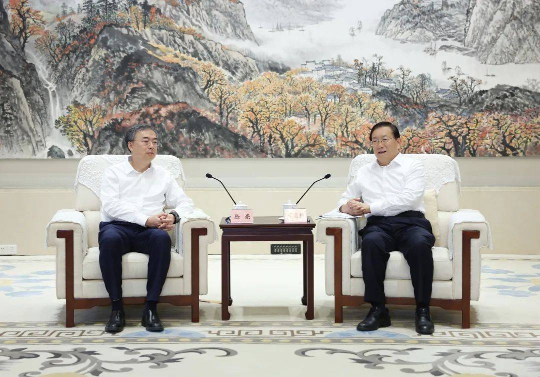 湖北省委书记王忠林会见宝武集团董事长胡望明