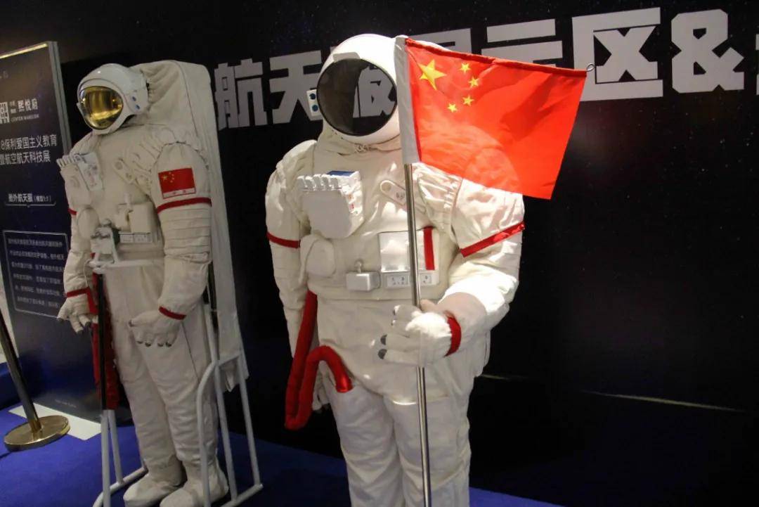我国新款舱外航天服工作寿命由3年15次提升到4年20次