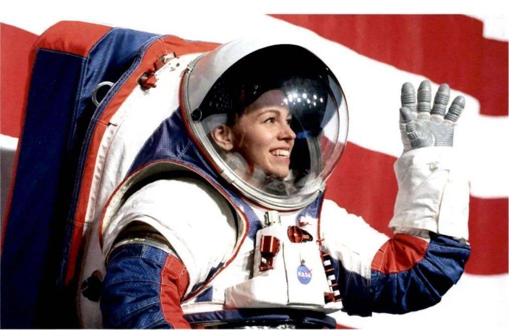 “送货量”创新高、鲜桃首次上天、舱外服上新——天舟九号货运飞船发射任务看点详解