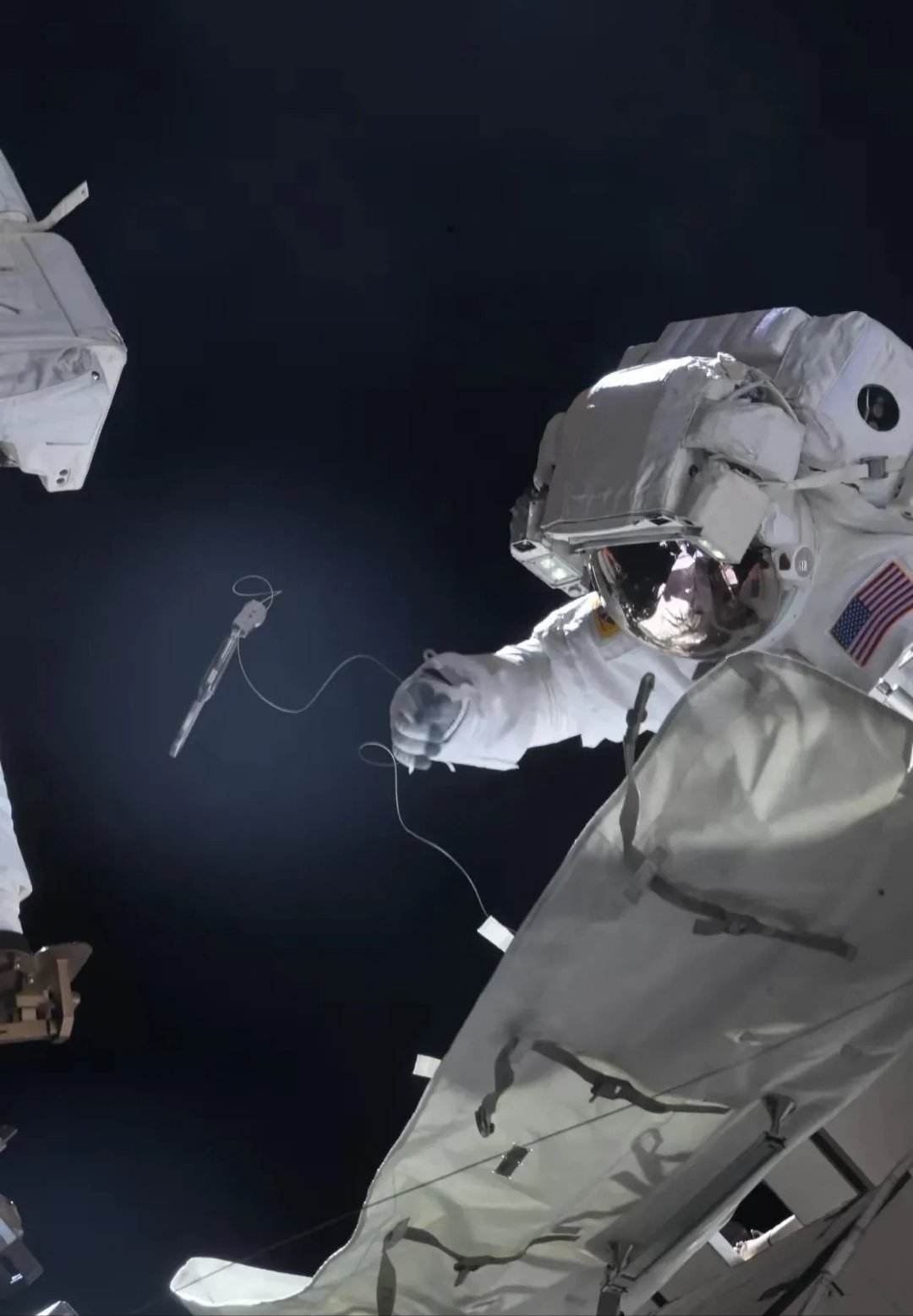 美企宇航团队结束空间站任务顺利着陆