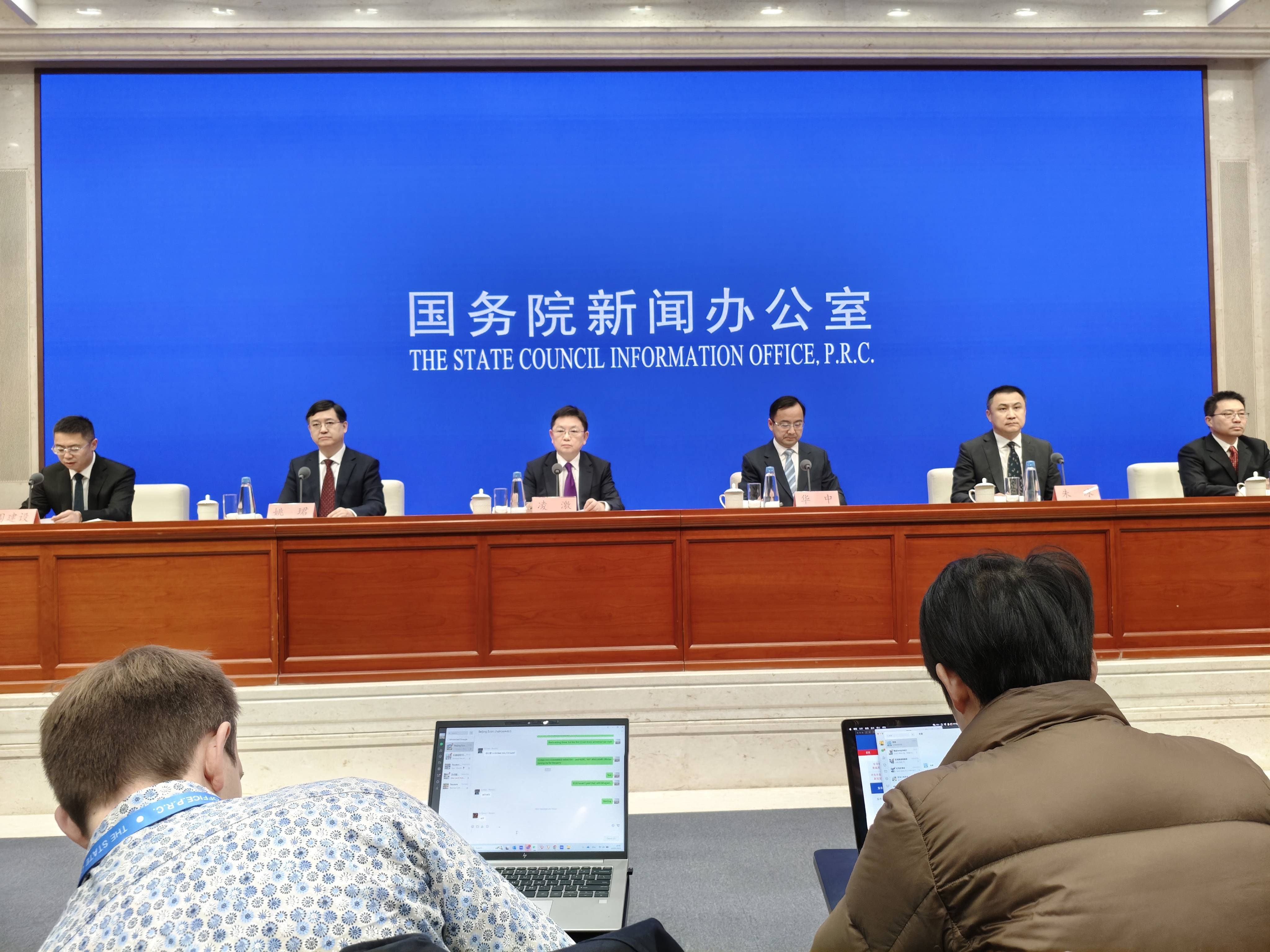 工信部：上半年电子设备制造业增加值同比增长11.1%