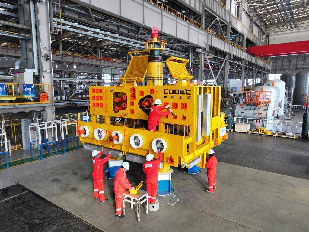 我国自主研发3000米级超深水海管应急回收装置投用