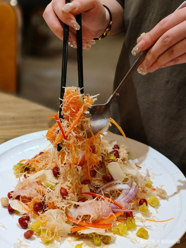 中国科学家首创“蒸笼”方法“长出”高性能晶体管新材料