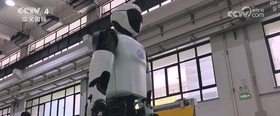 技术突破资本加码 人形机器人商用加速