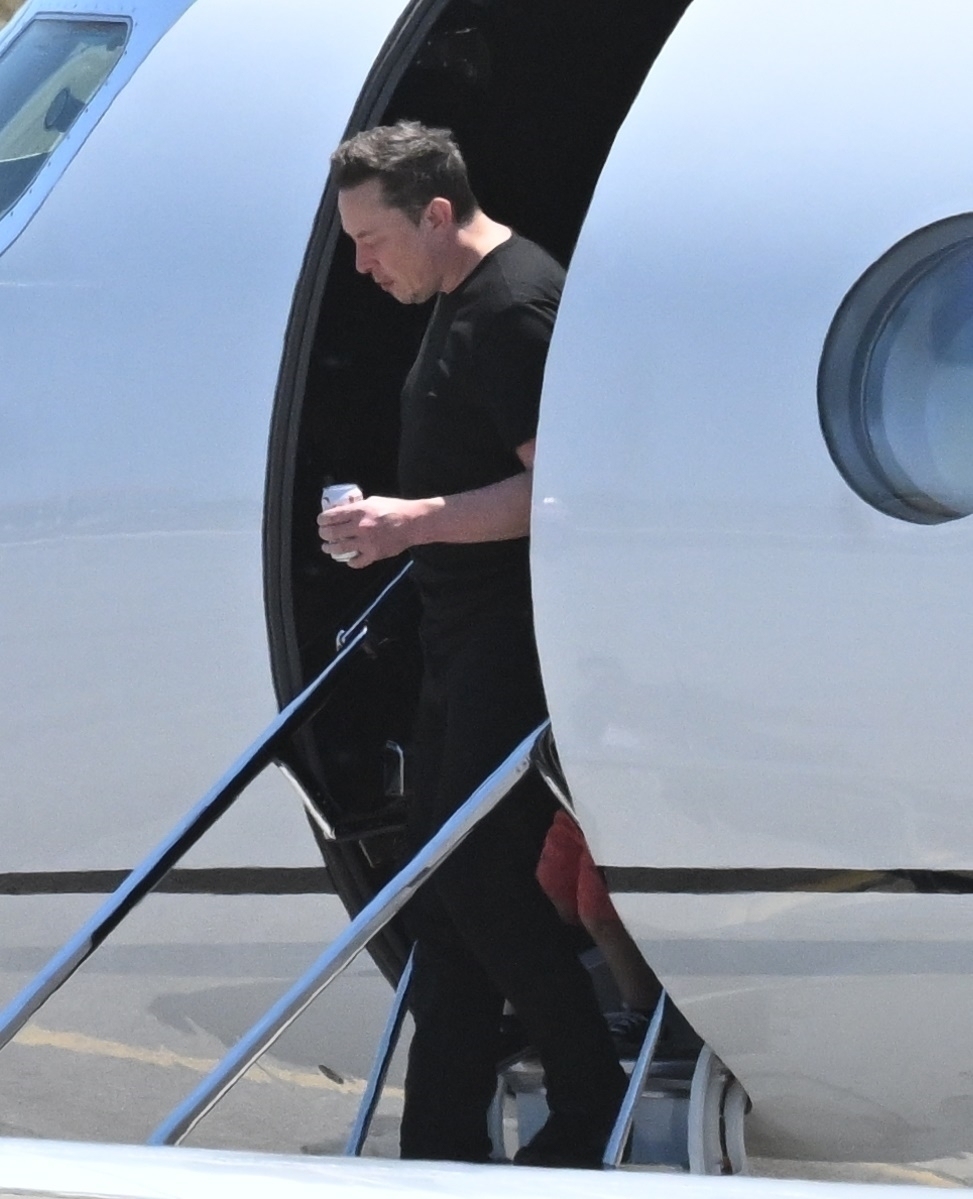 马斯克旗下脑机接口公司Neuralink一天内成功完成两台手术