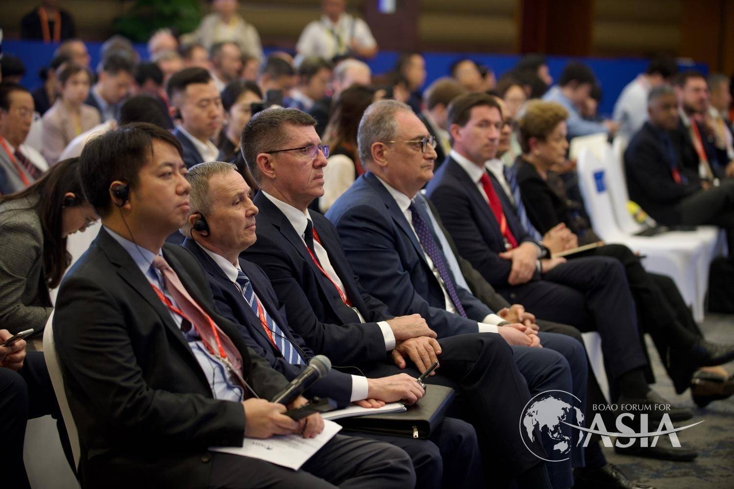 下一个交易窗口在哪？洪灏月度分享：期待政策对关键问题的解决方法，人民币汇率短期承压，但长期不应走低