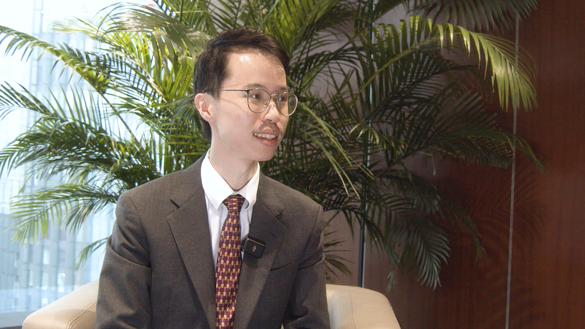 下一个交易窗口在哪？洪灏月度分享：期待政策对关键问题的解决方法，人民币汇率短期承压，但长期不应走低