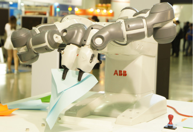 侨银智能服务机器人超级工厂落户无锡