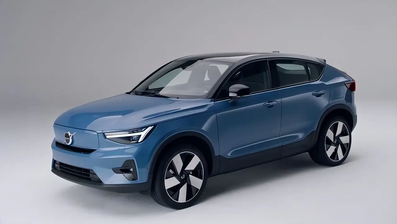 沃尔沃渠道变革背后的焦虑：降价带不动销量，Q2首现季度亏损，电动化转型乏力