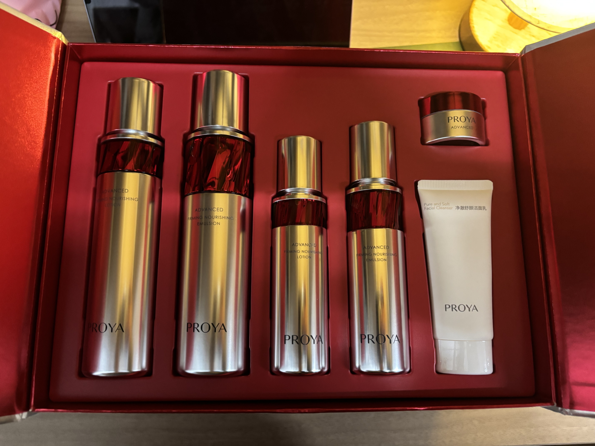 珀莱雅获得外观设计专利授权：“化妆品盒（珀莱雅恒耀粉饼）”