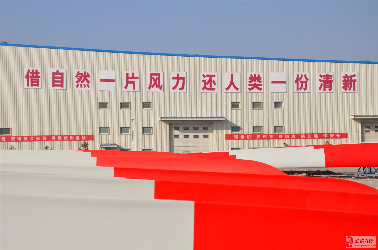 中材科技：低介电低膨胀玻纤布产品已批量供货