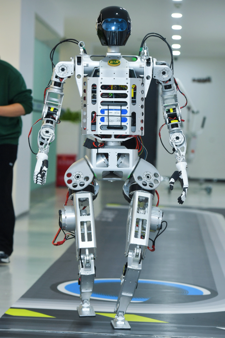 新华读报｜英媒述评：中国人形机器人产业展露峥嵘