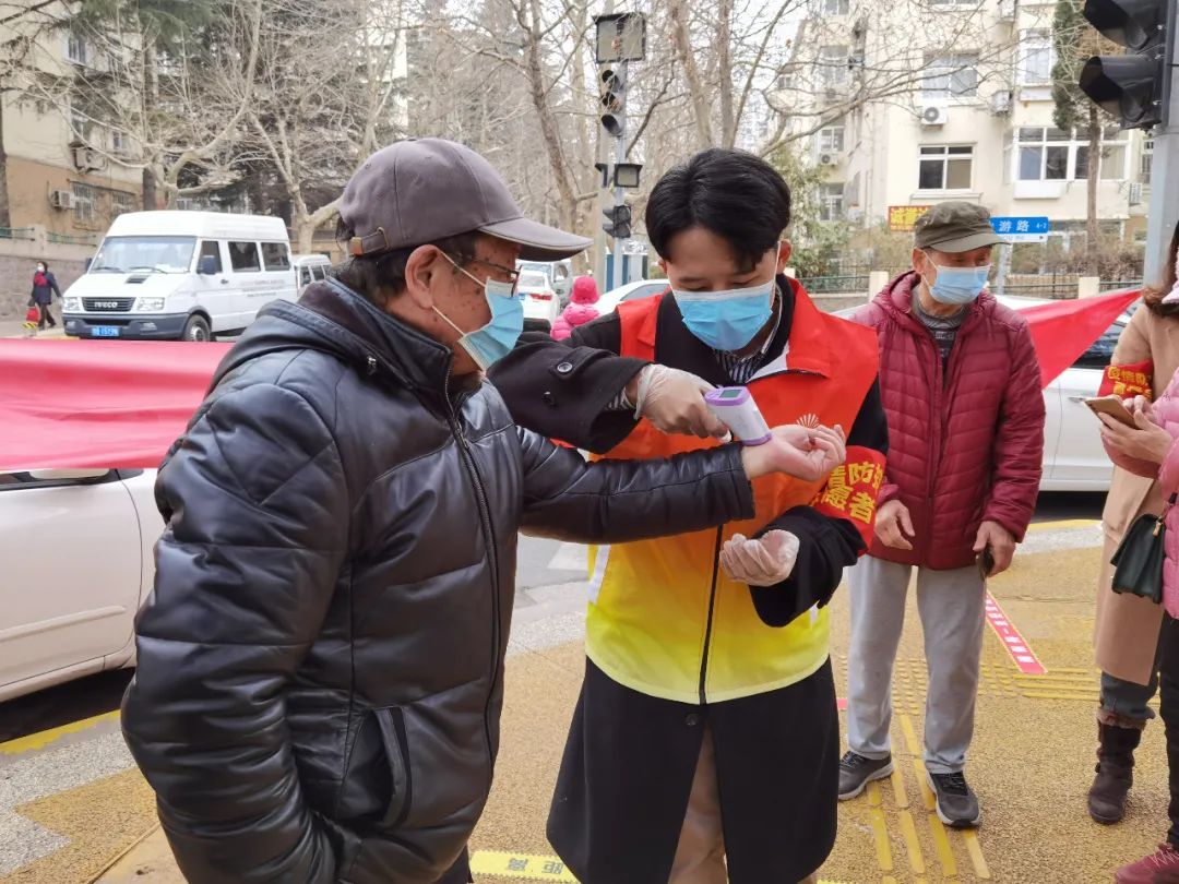 党旗在基层一线高高飘扬丨以赤诚扎根一线 用科技润泽棉田