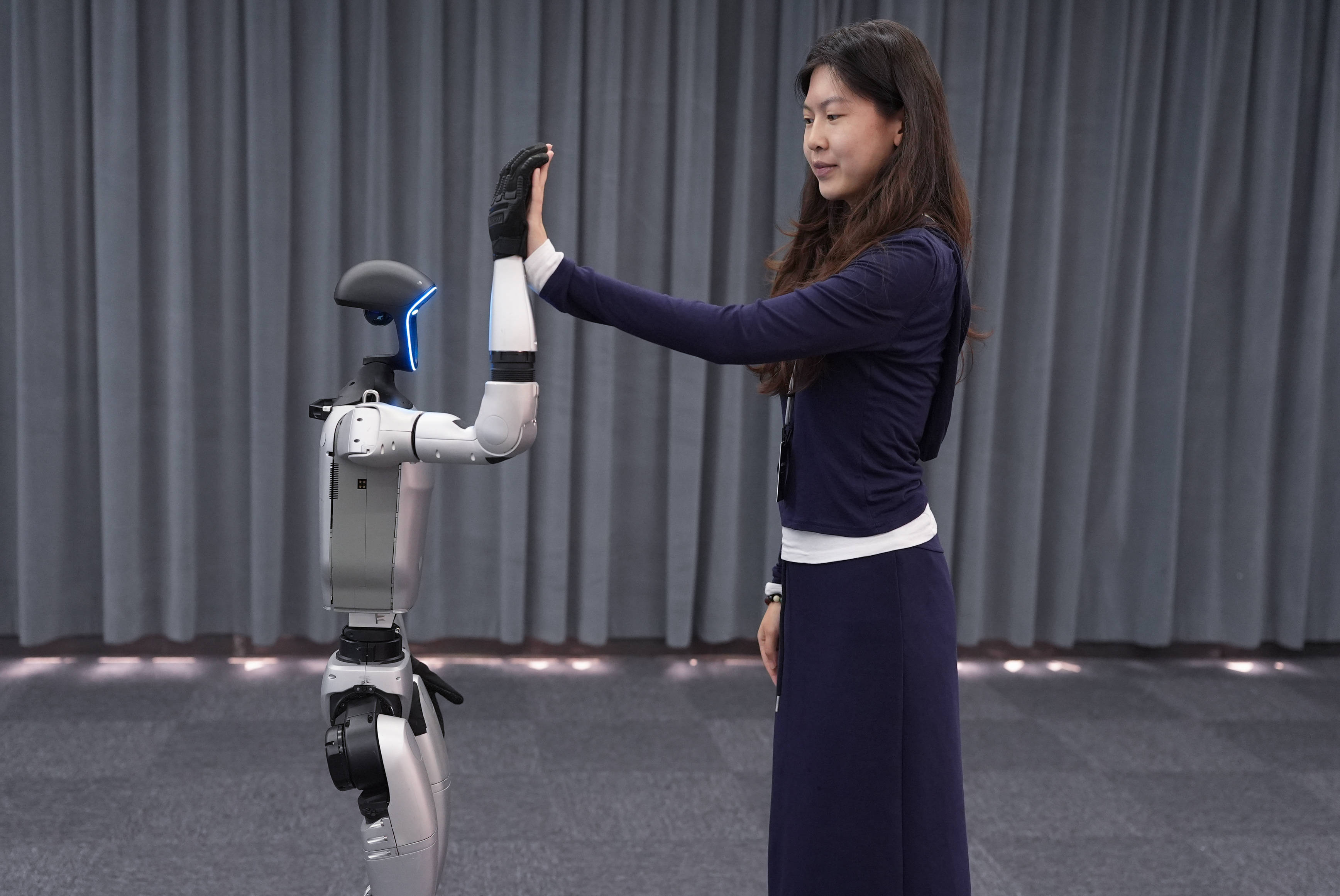 宇树科技中标华电电力科研院人形巡检机器人项目