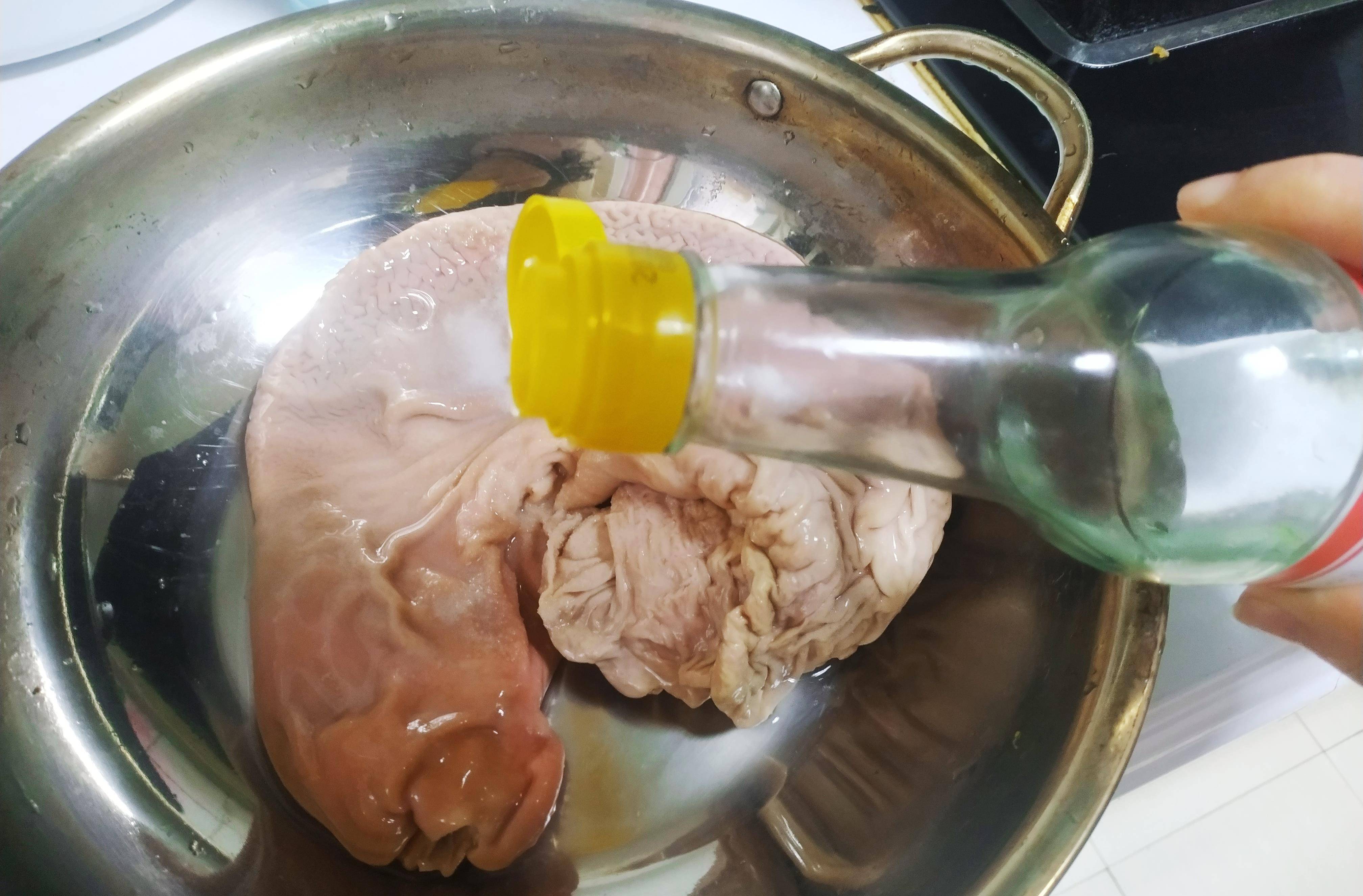 东瑞股份：暂未开发酱香肥肠类、卤味猪肚类