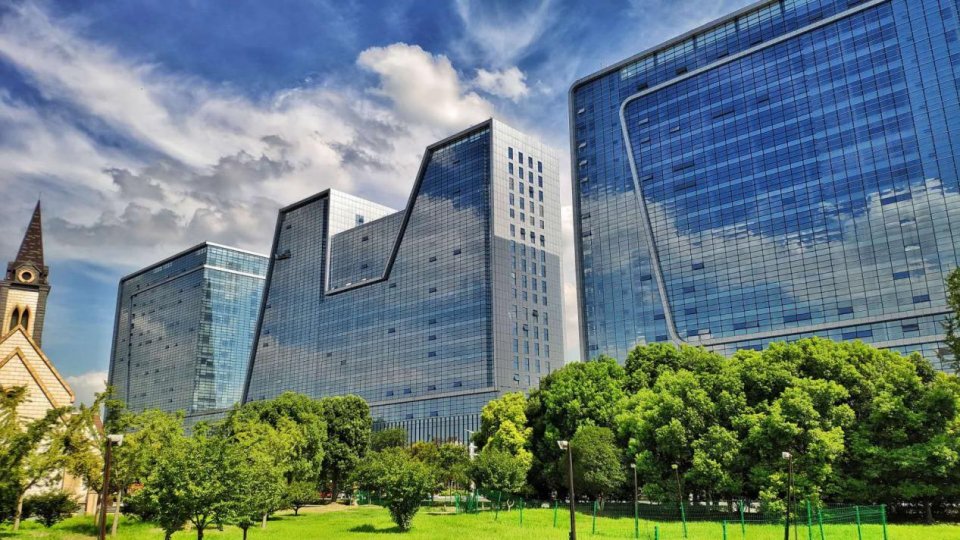 均瑶健康“二次创业”遇挫：2025年预亏超1.4亿元，主业失速，转型阵痛