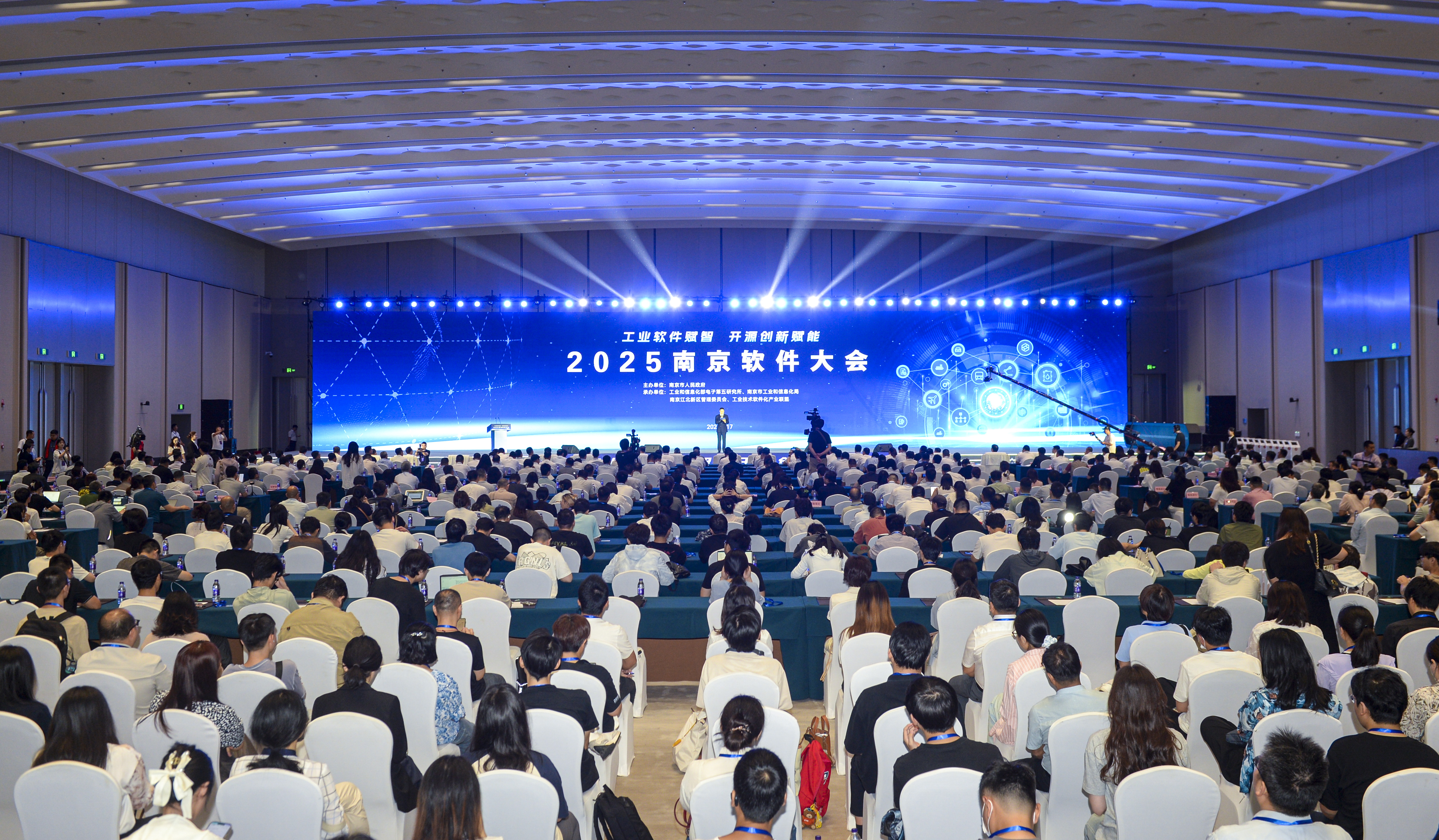 时报观察丨“万亿”之后城市发展更应着眼于产业变革