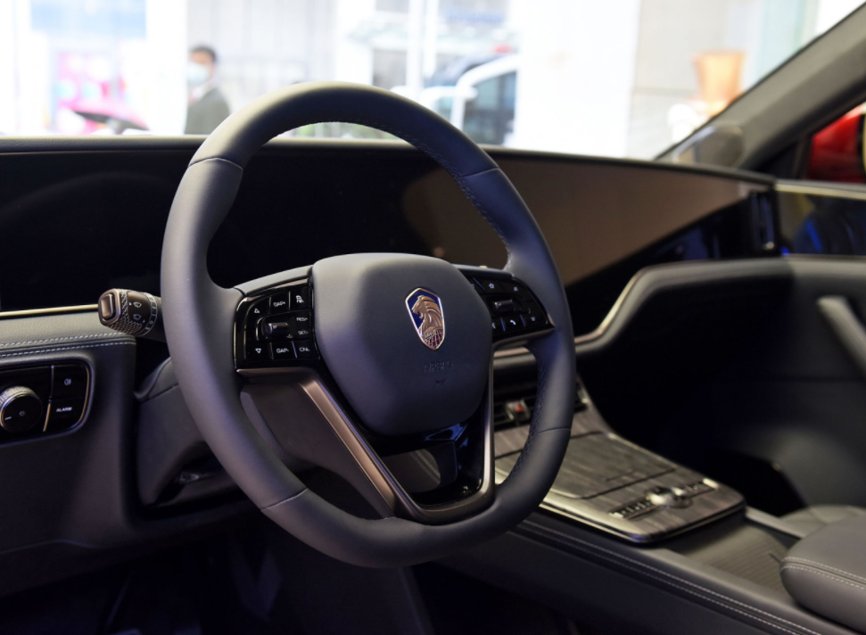 锐新科技：筹划购买芜湖德恒汽车装备公司控制权 2月5日起停牌