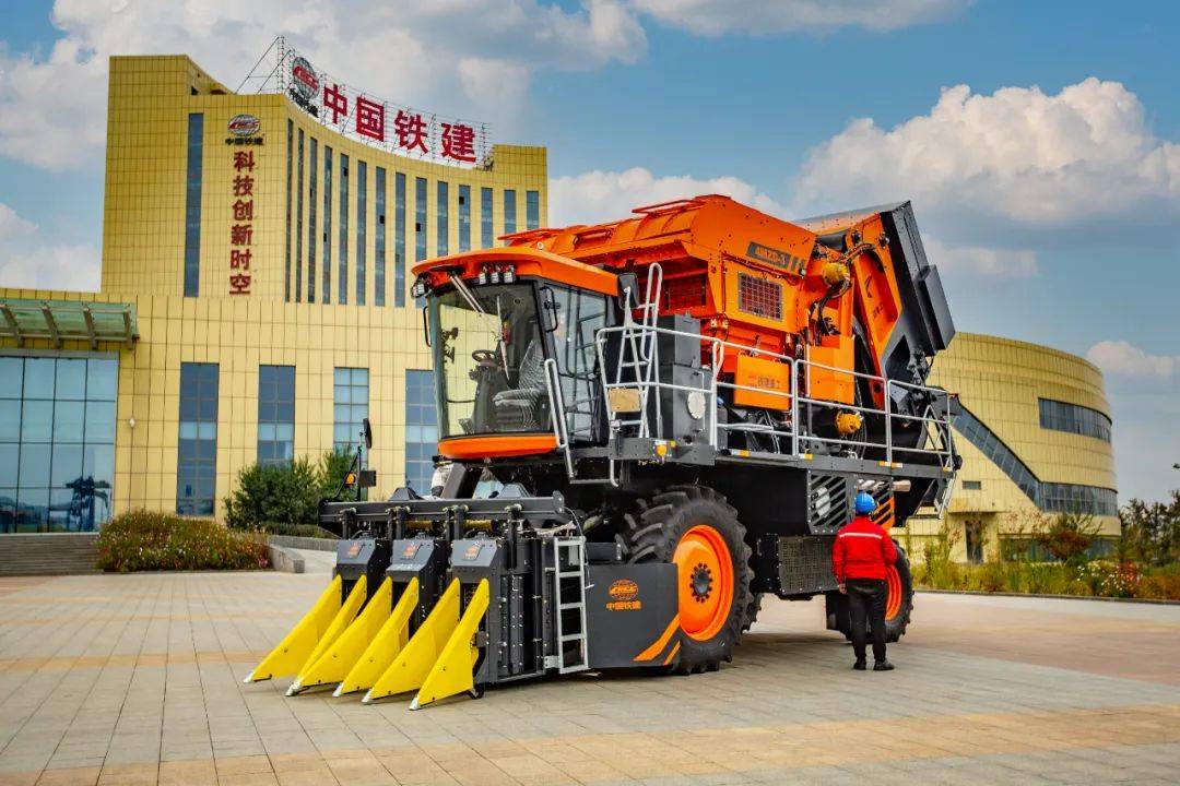 铁建重工获得实用新型专利授权：“一种具有走台与护栏联动折叠的采棉机”