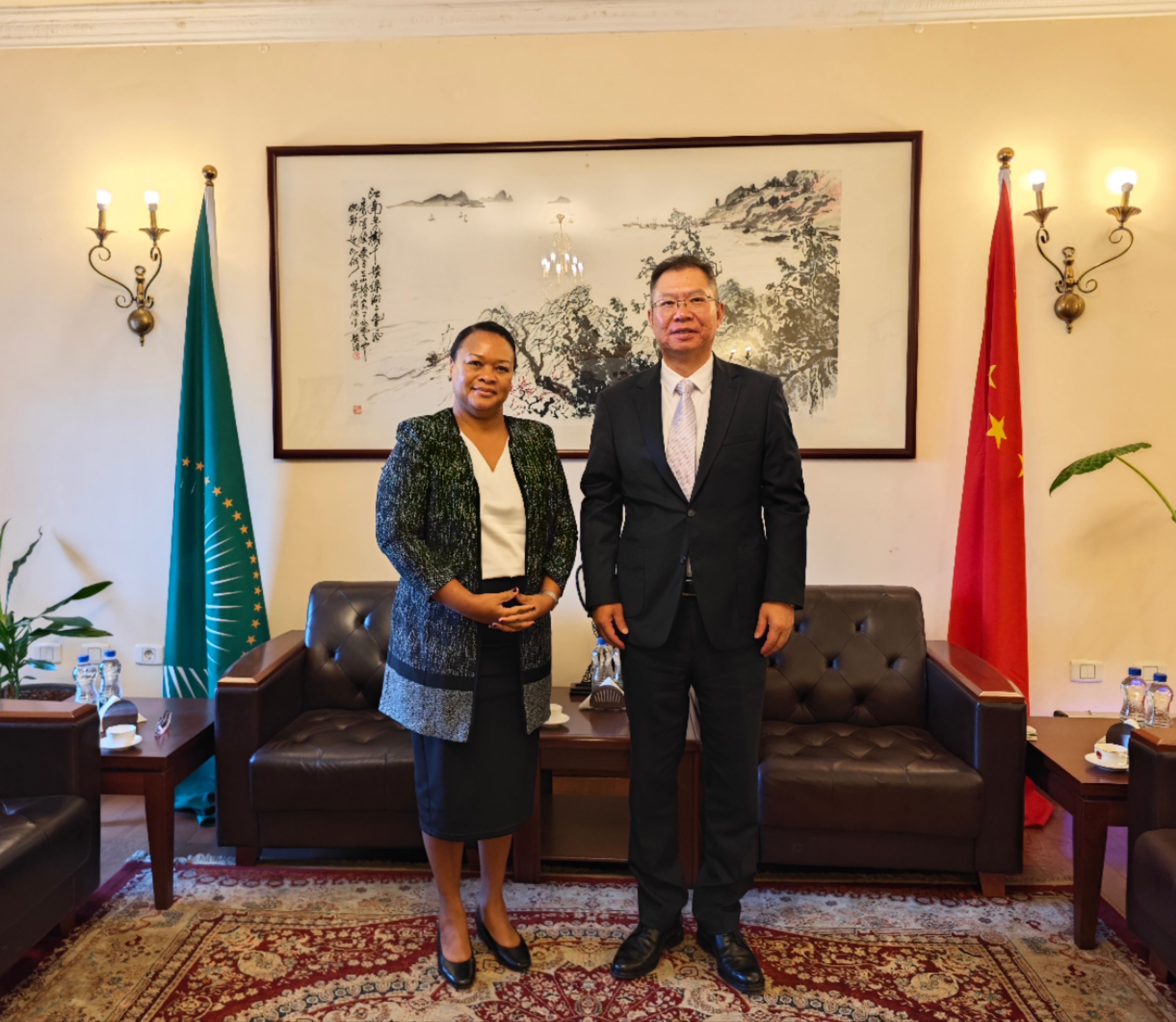 驻非盟使团团长蒋烽大使会见联合国儿童基金会驻非盟代表莱拉