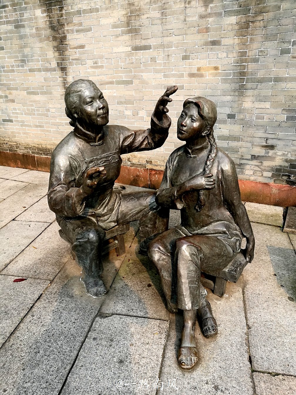 百年老街，资本暗战｜故乡里的中国