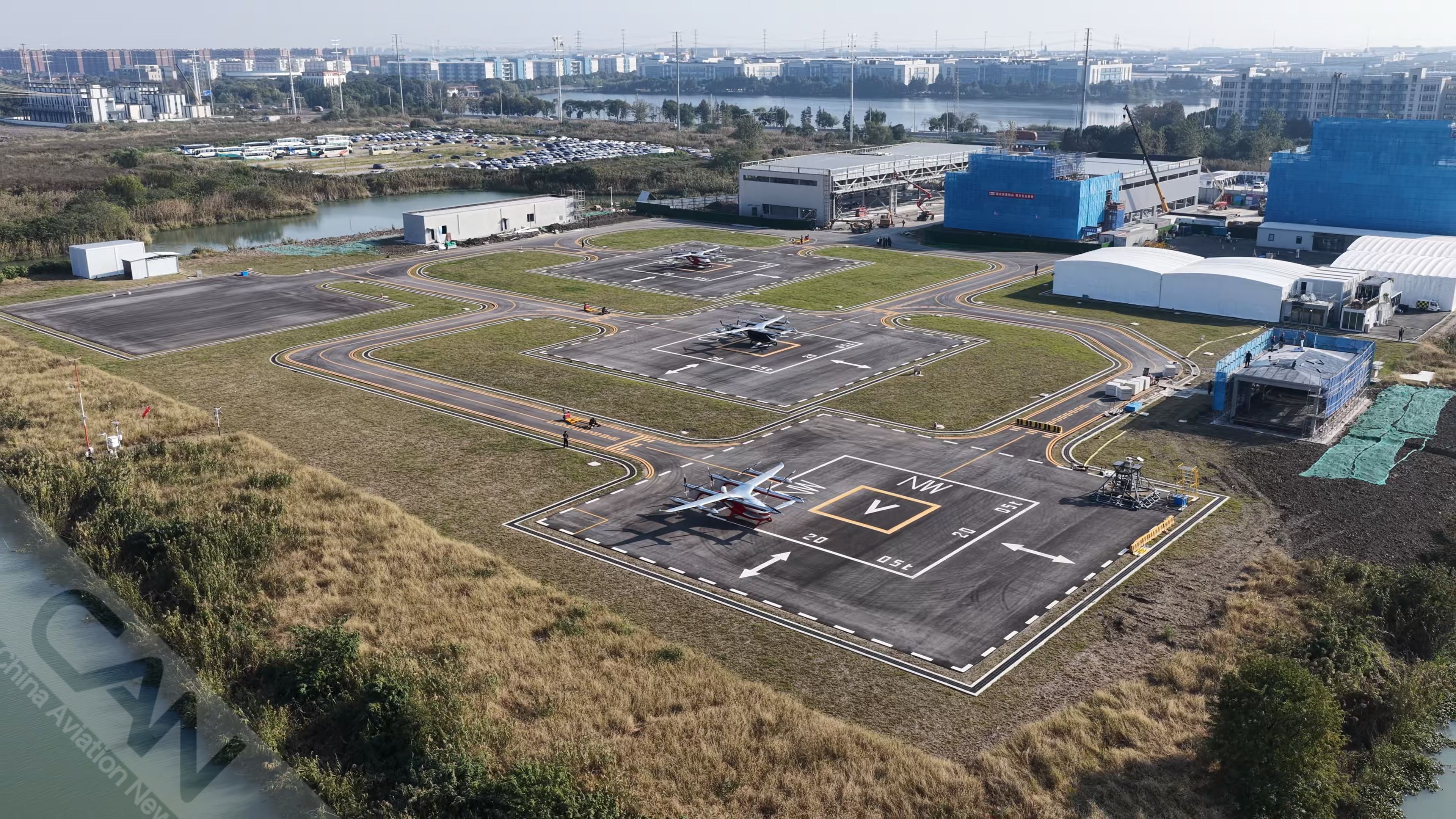 低空经济“飞进”春晚:峰飞航空全球首个eVTOL水上机场亮相