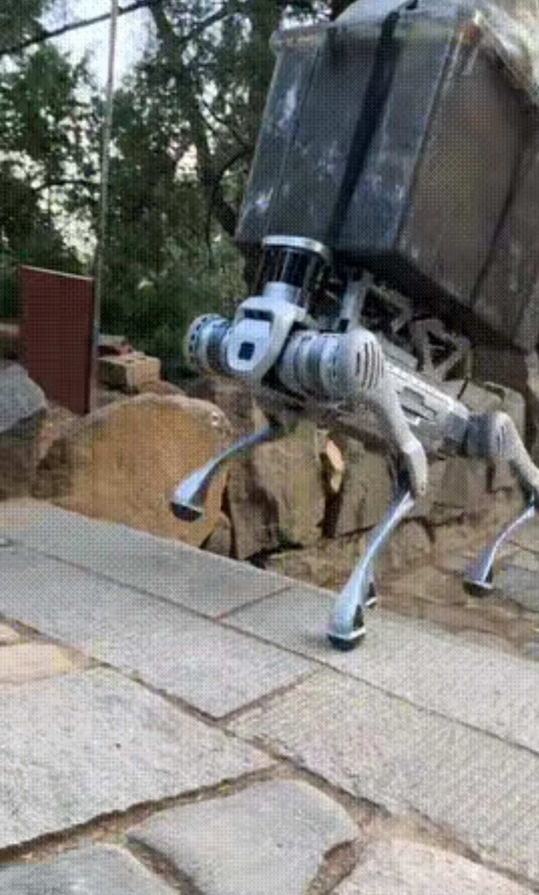 春晚引爆热搜，机器人“扎堆”登场；金价银价跳水，人民币暴拉；谷爱凌再夺银牌；625亿元国补落地；美军向中东增派战机丨每经早参