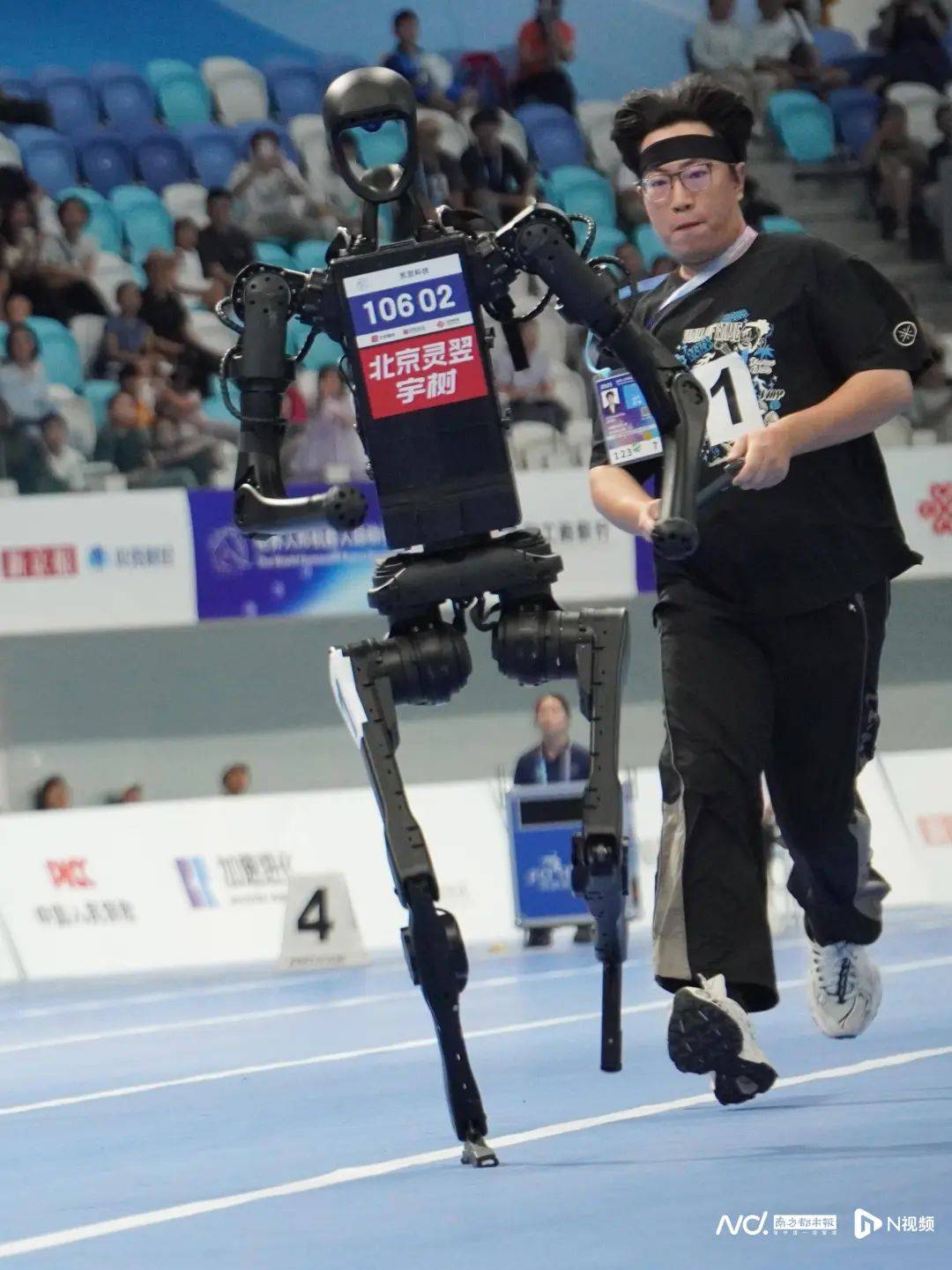 以武会春！宇树机器人马年春晚秀出“赛博真功夫”