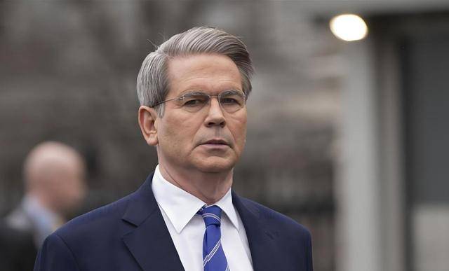 美大法官“大战”总统，6:3裁定特朗普关税违法：1.4万亿美元收入“落空”，或撕开美国财政千亿黑洞！特朗普闪电反击