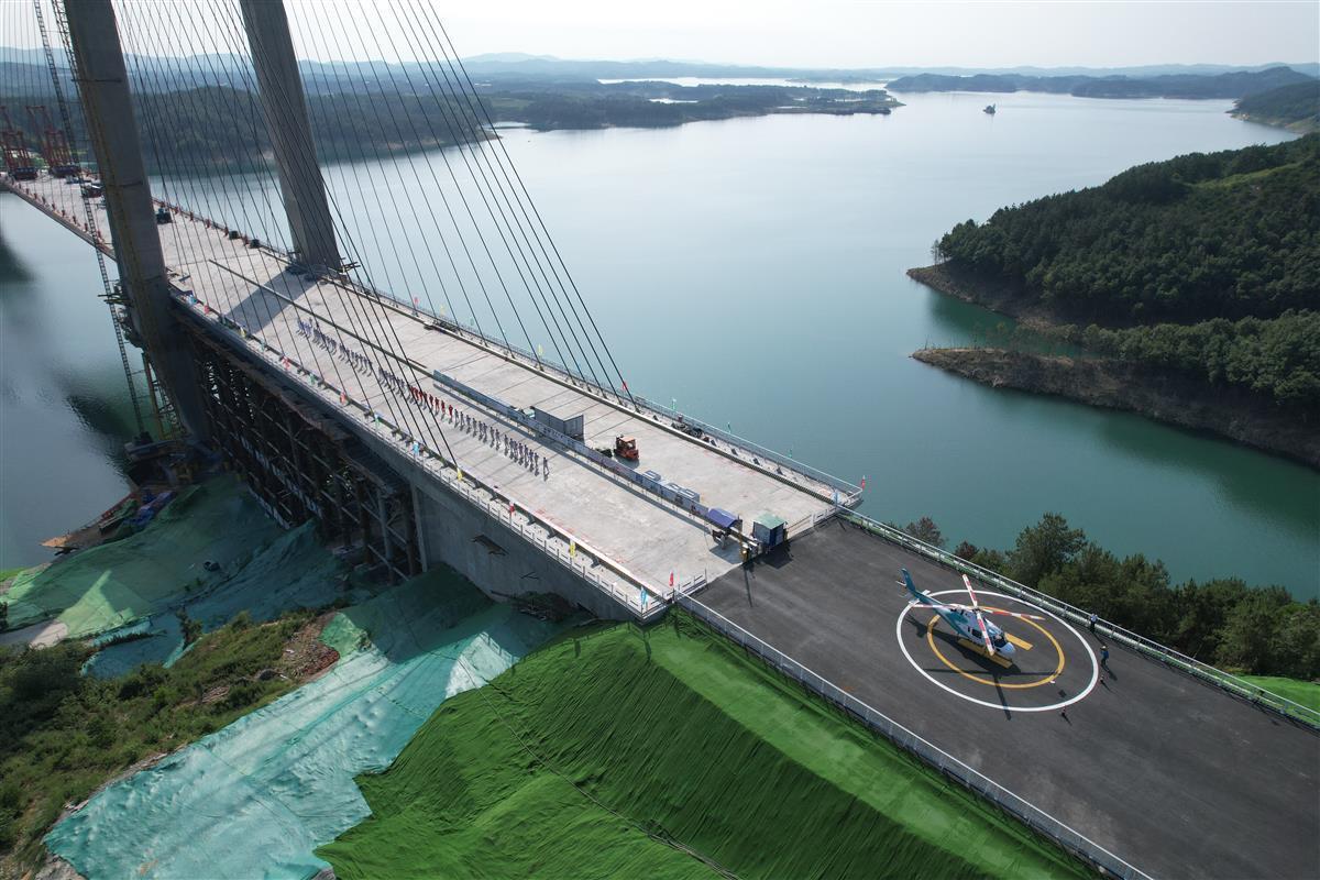 人机协同，他们给水下桥梁“做体检”