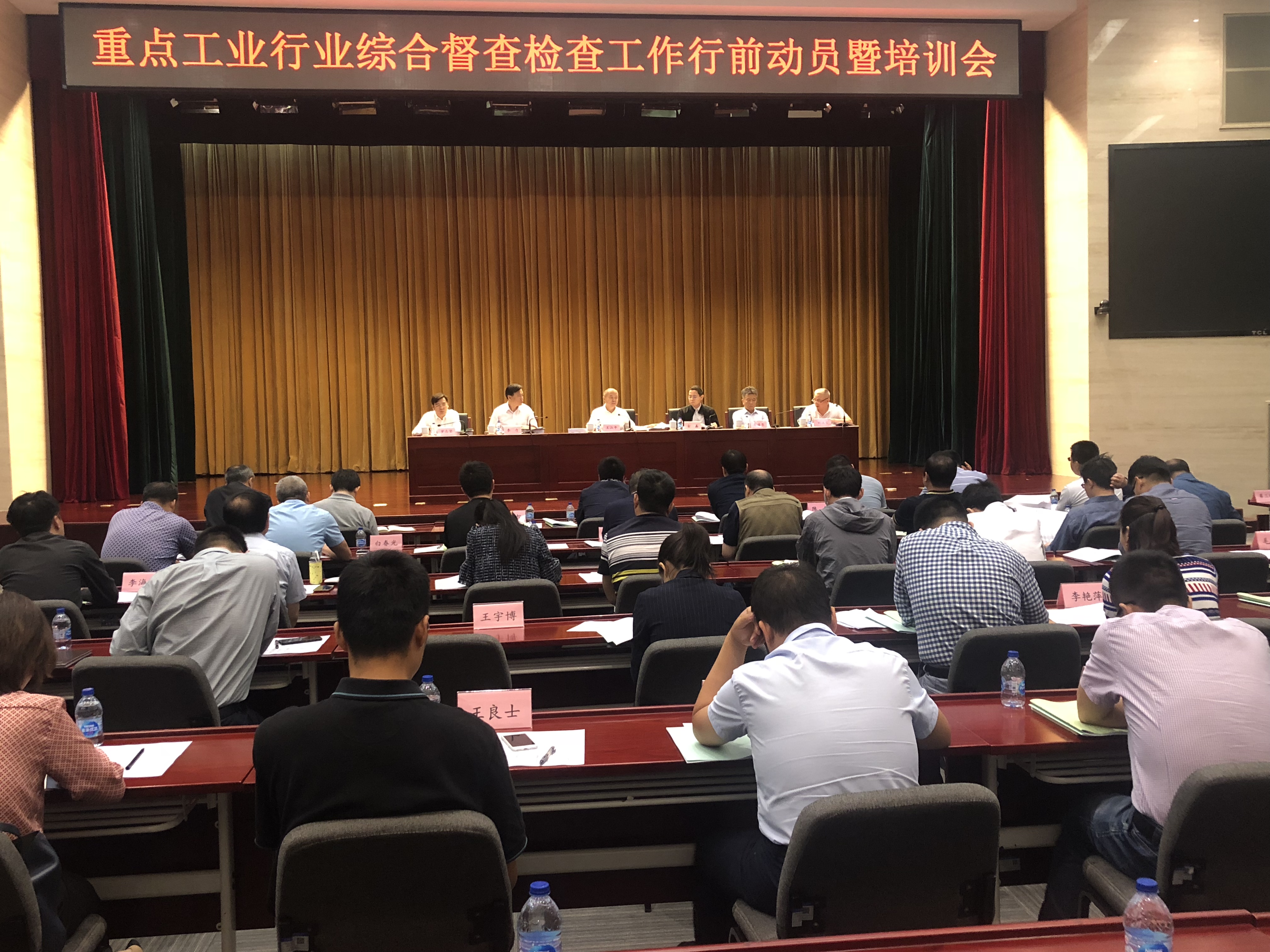 全国政协委员、工业和信息化部原副部长王江平：制造业应用人工智能要结合实际、因地制宜