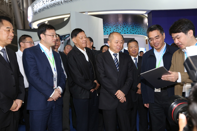 全国政协委员、工业和信息化部原副部长王江平：以人机“双向对齐”为AI治理贡献中国方案